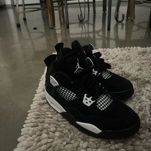 Black and White Jordan “thunder”